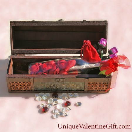 Giftsbottle on And Roses Treasure Chest   Unique Valentine Gift   Valentine Day Store