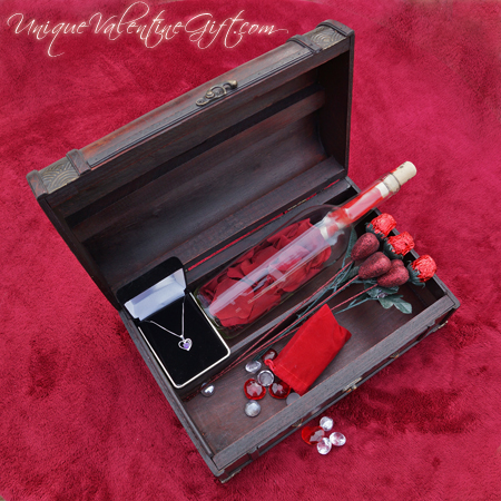 Antony and Cleopatra Lovers Chest Antony and Cleopatra Lovers Chest
