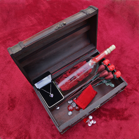Antony and Cleopatra Lovers Chest Antony and Cleopatra Lovers Chest