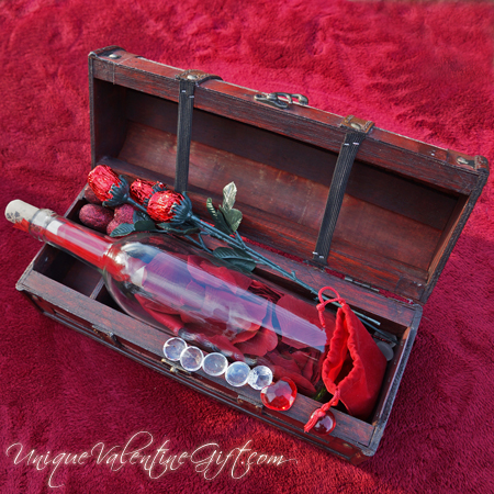 Romeo and Juliet Lovers Chest Romeo and Juliet Lovers Chest
